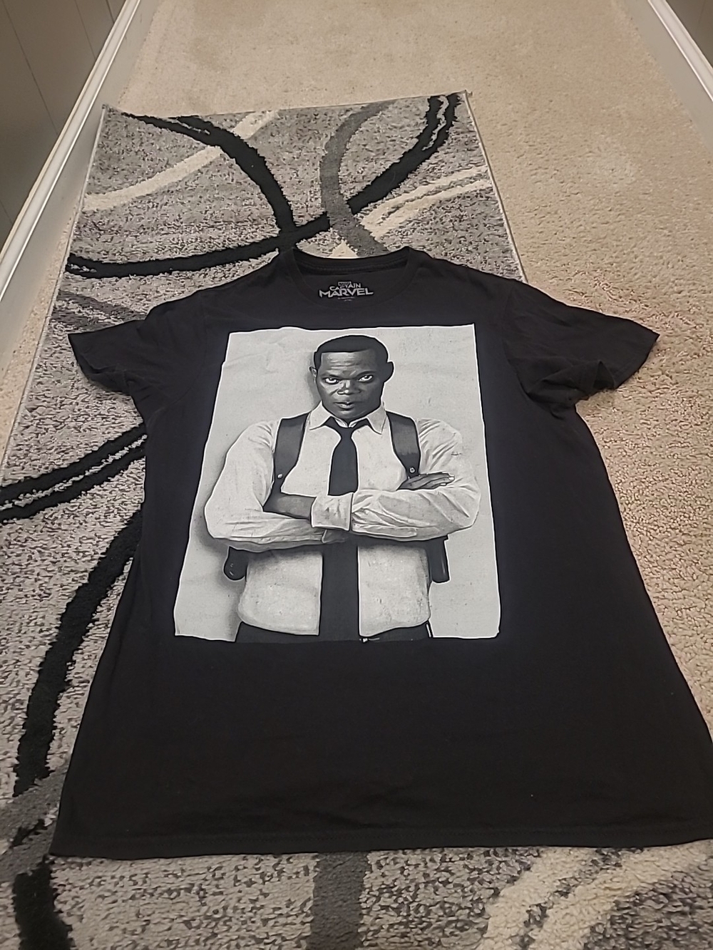 Captain Marvel Nick Fury Studio Photo Tee Shirt Size Medium Black